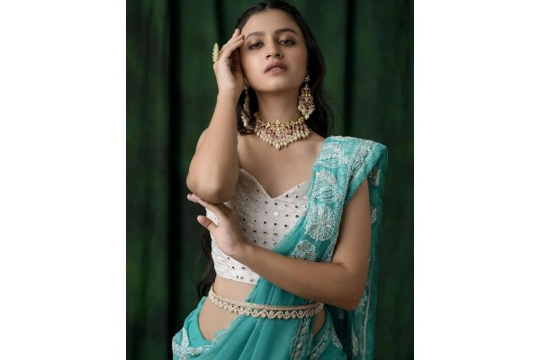 ‘वडापाव’ चित्रपटात रितिका श्रोत्री