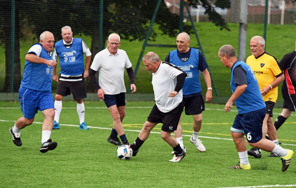 इंग्लंडमध्ये ‘वॉकिंग फुटबॉल’ चर्चेत 'Walking football' in discussion in England