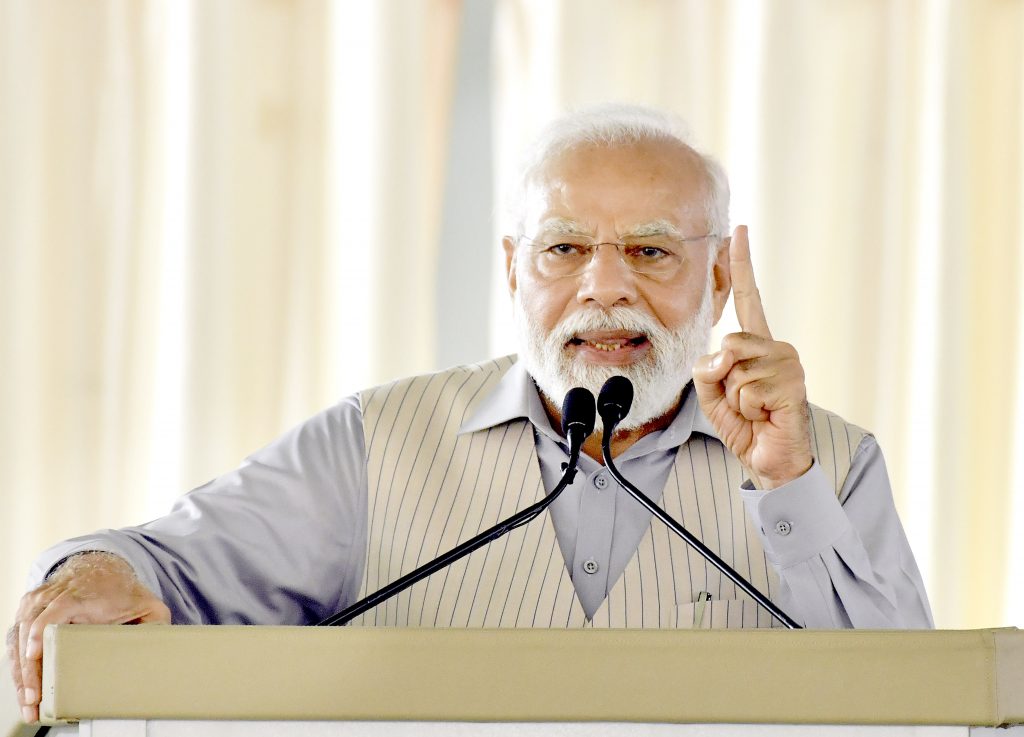 काँग्रेस-बीआरएसपासून सावध रहा!