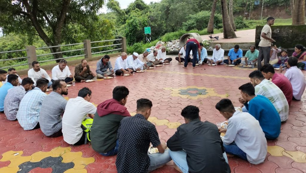 श्री देवदादा सासनकाठी देवस्थानच्या वतीने वैजनाथाला अभिषेक; शेकडो वर्षांची परंपरा Consecration to Vaijnatha on behalf of Shri Devdada Sasankathi Devotion; Hundreds of years of tradition