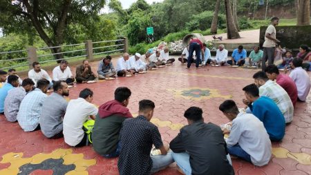 श्री देवदादा सासनकाठी देवस्थानच्या वतीने वैजनाथाला अभिषेक; शेकडो वर्षांची परंपरा Consecration to Vaijnatha on behalf of Shri Devdada Sasankathi Devotion; Hundreds of years of tradition