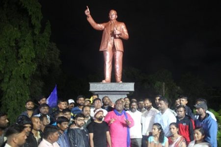 उपमुख्यमंत्र्यांनी आमच्या आंदोलनाची दखल घेतली त्यामुळे विजय मिळवूनच आम्ही परतलो… डॉ.महेशकुमार कांबळे Dalit community leaving Bedg village