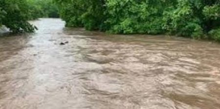 वाटद गाव नदीत ३ कामगार बुडाले; एकाला वाचवण्यात यश; एकाचा मृतदेह सापडला; एक अद्याप बेपत्ता