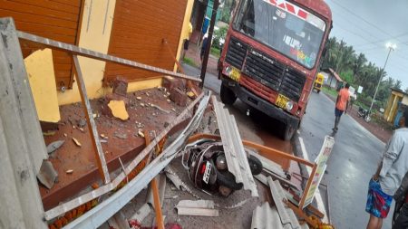 जामसंडे येथे एसटी व दुचाकीमध्ये भीषण अपघात