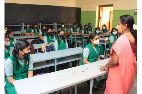 शिक्षणावर मुलामा की पोतेरा?