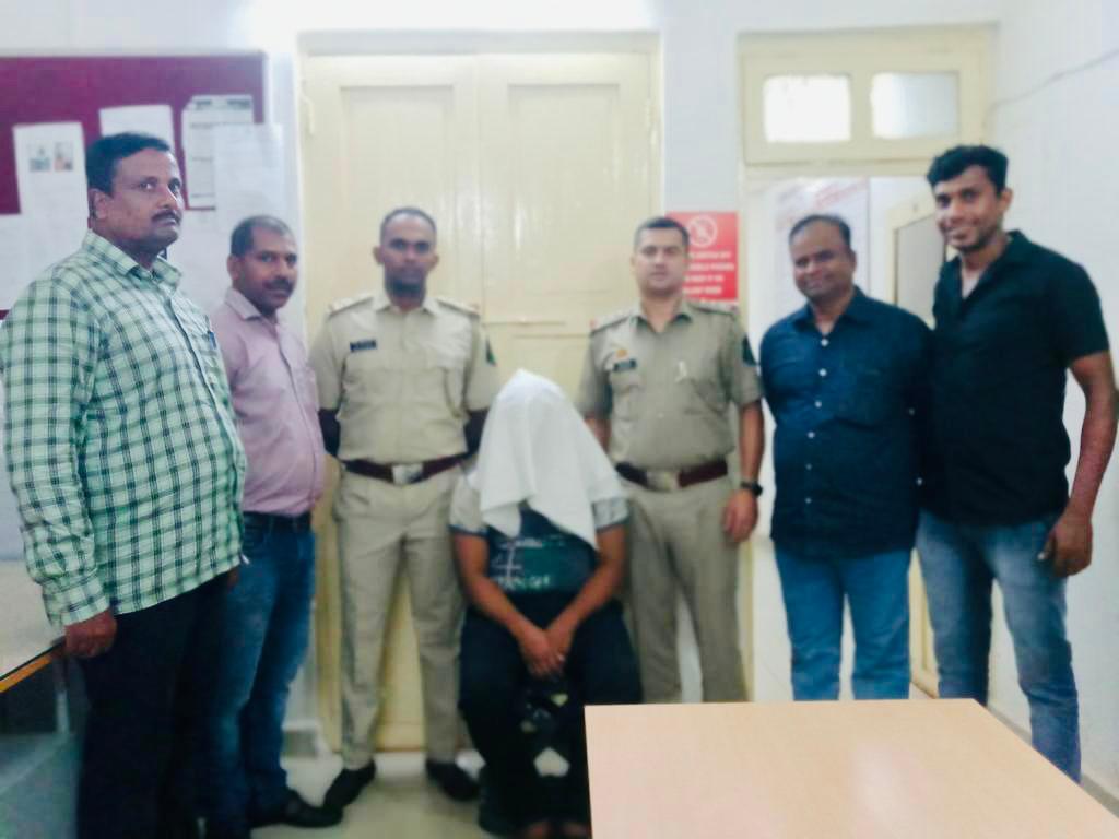 अहमदनगरहून अपहरण करून आणलेल्या मुलीची सुटका Kidnapped girl rescued from Ahmednagar