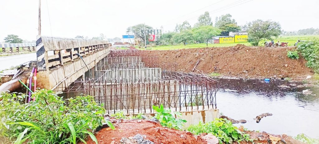 The work of the bridge of Ballari Nalla is incomplete