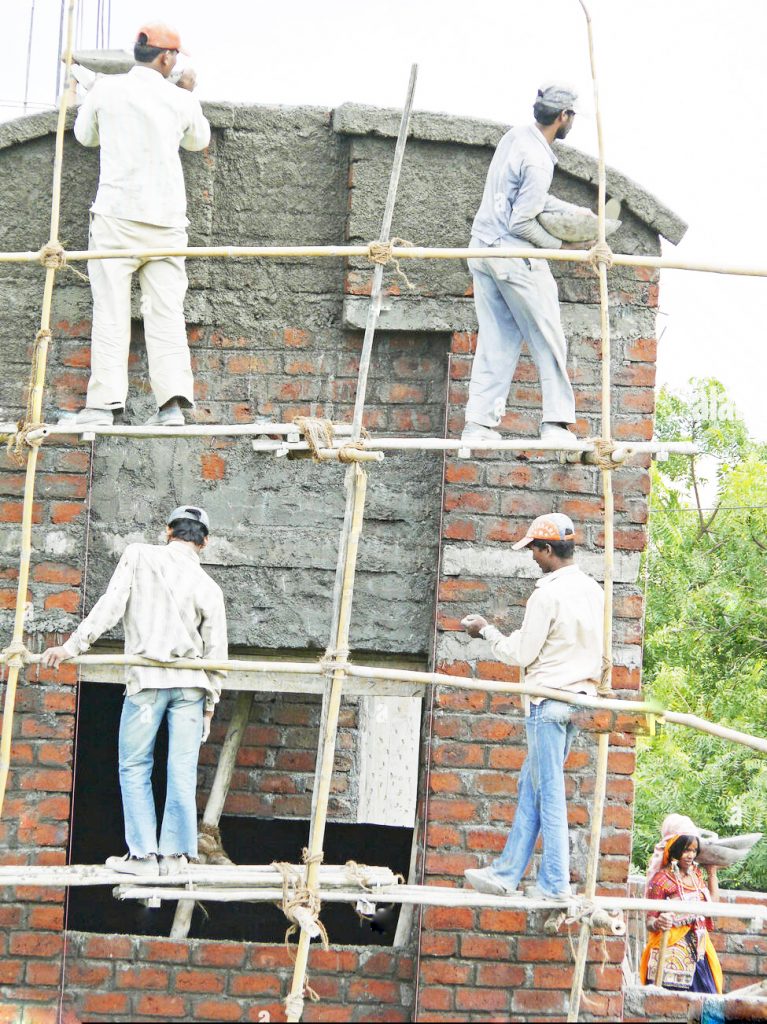 बांधकाम कामगार सुविधांपासून वंचित