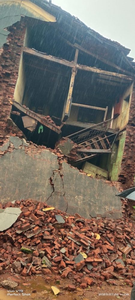 house collapsed in Dhamod