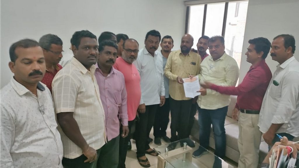 सरंबळ आणि नेरूर येथील खचलेल्या डोंगराची उपाययोजना करा