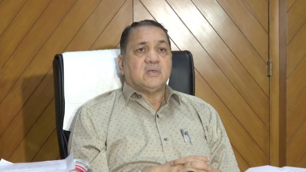 शरद पवार आमचे नेते, त्यांना कमी लेखण्याचा प्रश्नच नाही