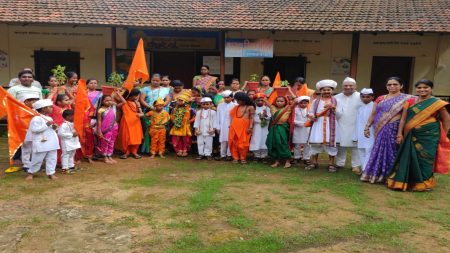 मळगाव शाळेच्या चिमुकल्यांनी साकारलेली वारकरी दिंडी लक्षवेधी !