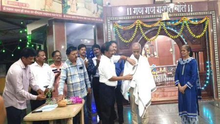 श्री गजानन महाराज सेवा मंडळ मळेवाडच्या वतीने डॉ ज्ञानेश्वर दुर्भाटकर यांचा सत्कार
