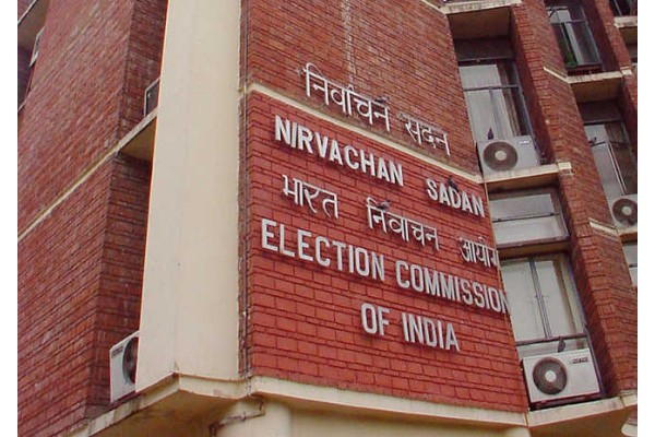 अनेक अधिकाऱ्यांच्या आयोगाकडून बदल्या Transfers by commission of several officers