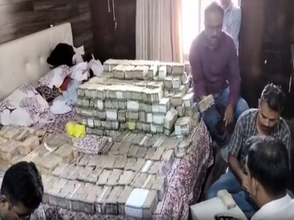 58 crores fraud businessman through online games