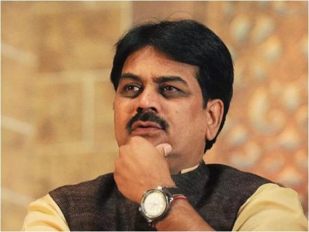 अजितदादांच्या एन्ट्रीने हर्षवर्धन पाटलांची गोची Ajit Pawar created a problem for Harshvardhan Patil in Indapur