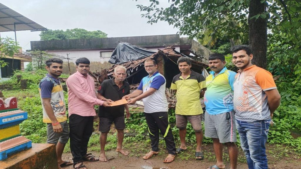 वायंगणी ग्रामपंचायतीकडून महादेव सावंत यांना मदतीचा हात