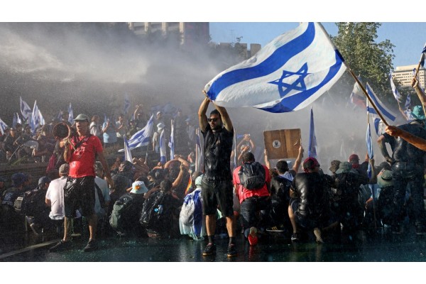 `नेतान्याहू विरोधात इस्रायलमध्ये निदर्शने Demonstrations in Israel against Netanyahu