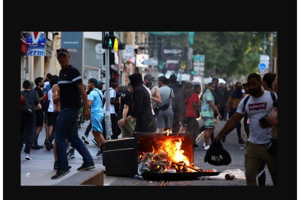 स्वीडनमधील आगीचा फ्रान्समध्ये भडका