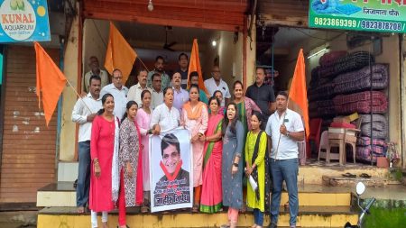 कुडाळात किरीट सोमय्या यांची प्रतिमा तुडवली पायदळी !