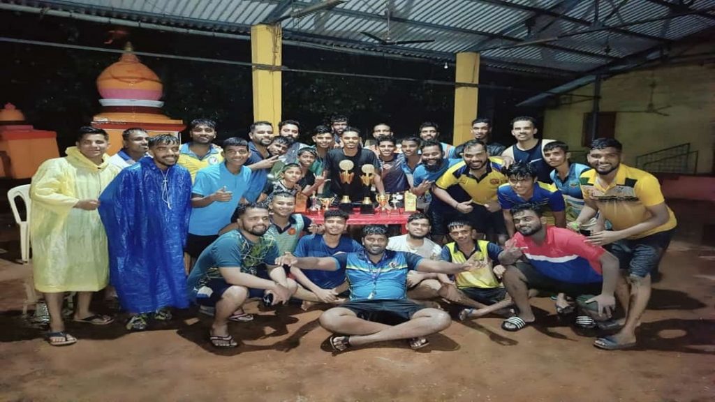 सातार्डा येथील अथर्व स्ट्रायकर संघ फुटबॉल स्पर्धेत प्रथम