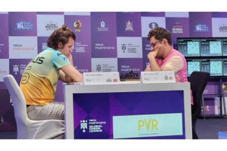 संभाव्य विजेत्यांना धक्के, कार्लसन दुसऱ्यांदा एरोनियनकडून पराभूत