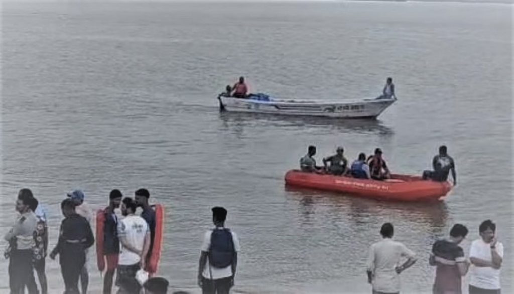 मार्वे समुद्रात 5 मुलं बुडाली, दोघांना वाचविण्यात यश 5 children drowned in Marve sea