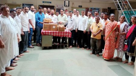 निरवडे प्रा.आरोग्य केंद्रामध्ये अत्यावश्यक औषधांचे वाटप