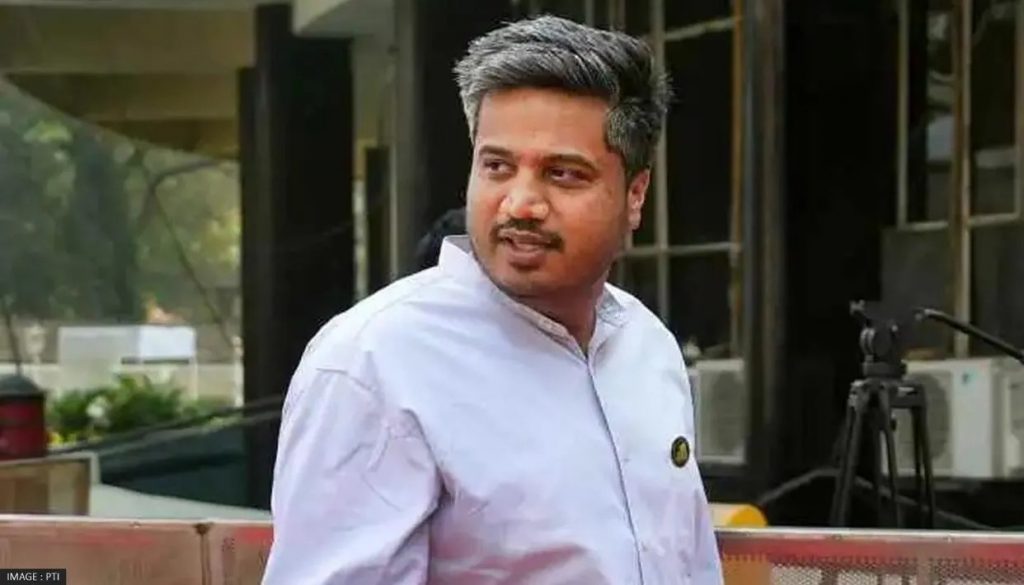 Attempt to burn Rohit Pawar's office in Pune