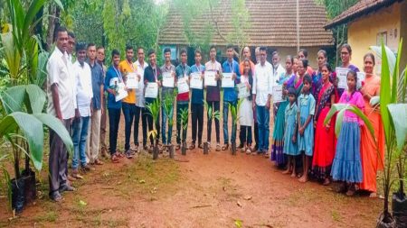 ग्रामपंचायत गुळदुवेच्या वतीने दहावी – बारावी परीक्षेत उत्तीर्ण विद्यार्थ्यांचा सत्कार