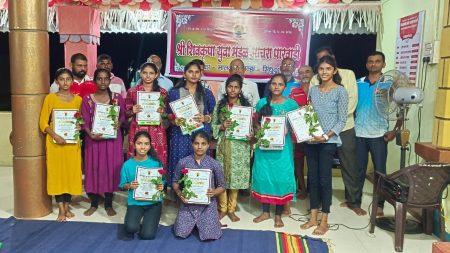 शिवकृपा युवा मंडळ आचरा तर्फे शैक्षणिक साहित्य वाटप