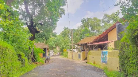 सावंतवाडी शाळा नं. २ समोरील कठडा कोसळल्याने धोकादायक स्थितीत