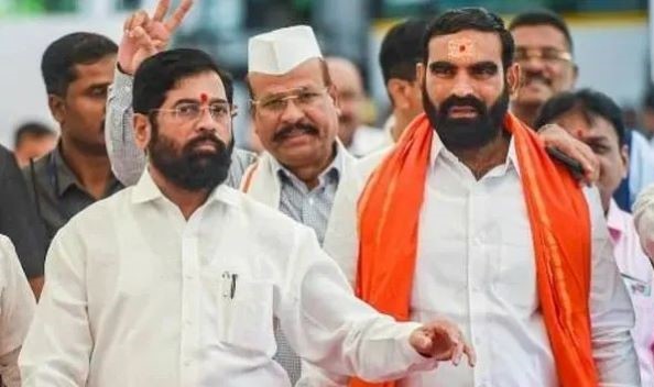 अपात्रतेसंदर्भातील नोटीसला उत्तर देण्यासाठी शिंदे गट मागणार वेळ The Shinde group will seek time to respond to the disqualification notice