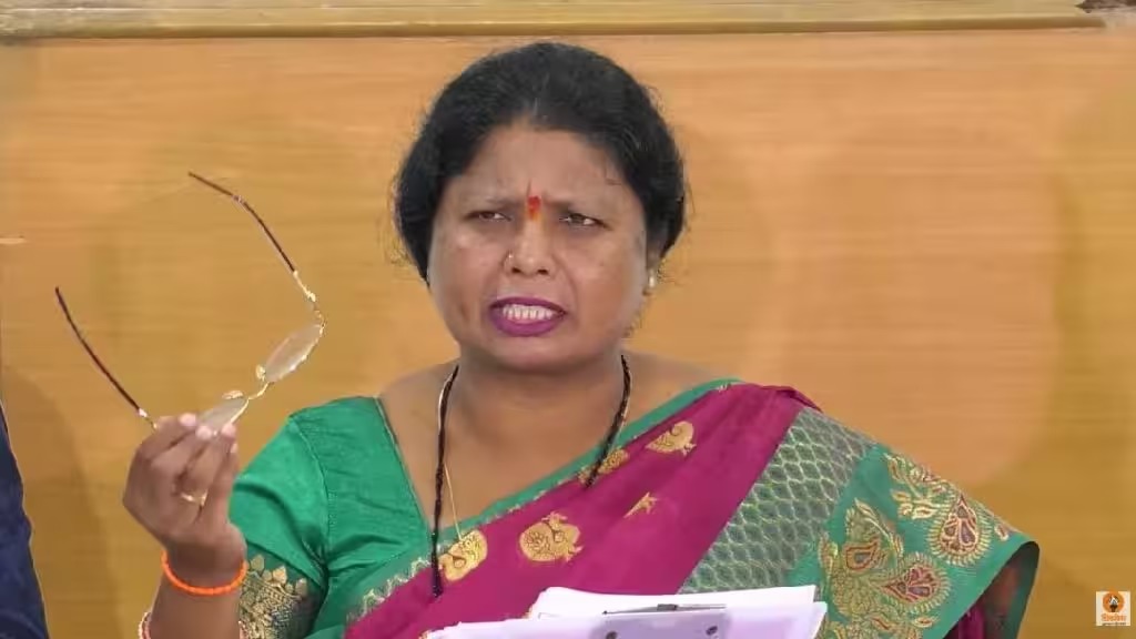 मध्यान्ह भोजन योजनेत 100 कोटींचा घोटाळा, सुषमा अंधारेंचा आरोप 100 crores scam in midday meal scheme