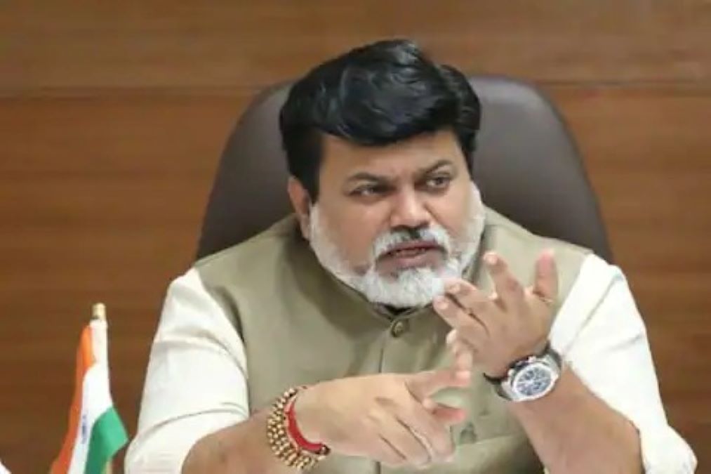 ठाकरे गटातील 6 आमदार लवकरच आमच्यासोबत, उद्योगमंत्री सामंत यांचा दावा NCP with mahayuti Don't be confused