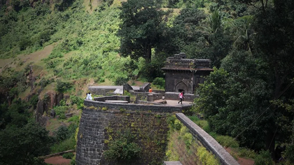 गडकिल्ले, संरक्षित स्मारके संवर्धनासाठी 13 कोटी 13 crores for conservation of forts, protected monuments