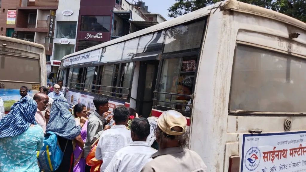 जीव मुठीत घेऊनच ‘केएमटी’चा प्रवास