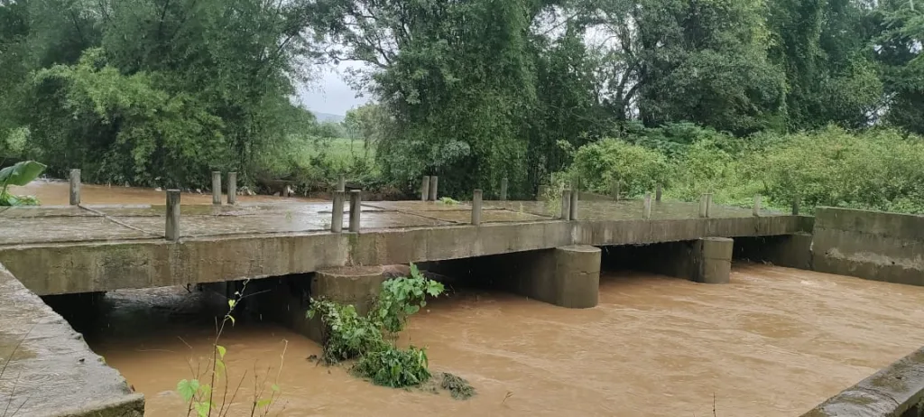 Bridges of Santibastwad on the verge of submergence