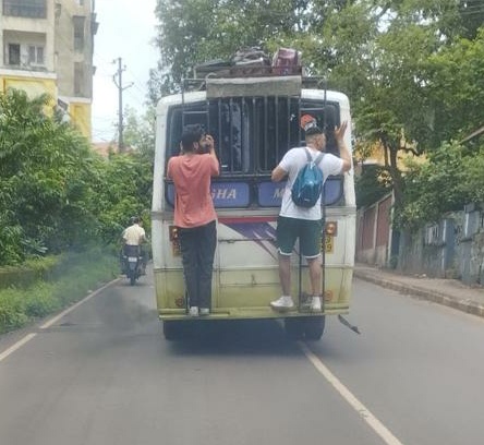 म्हापशात खासगी बससेचा मनमानी कारभार Arbitrary management of private buses in Mhapash