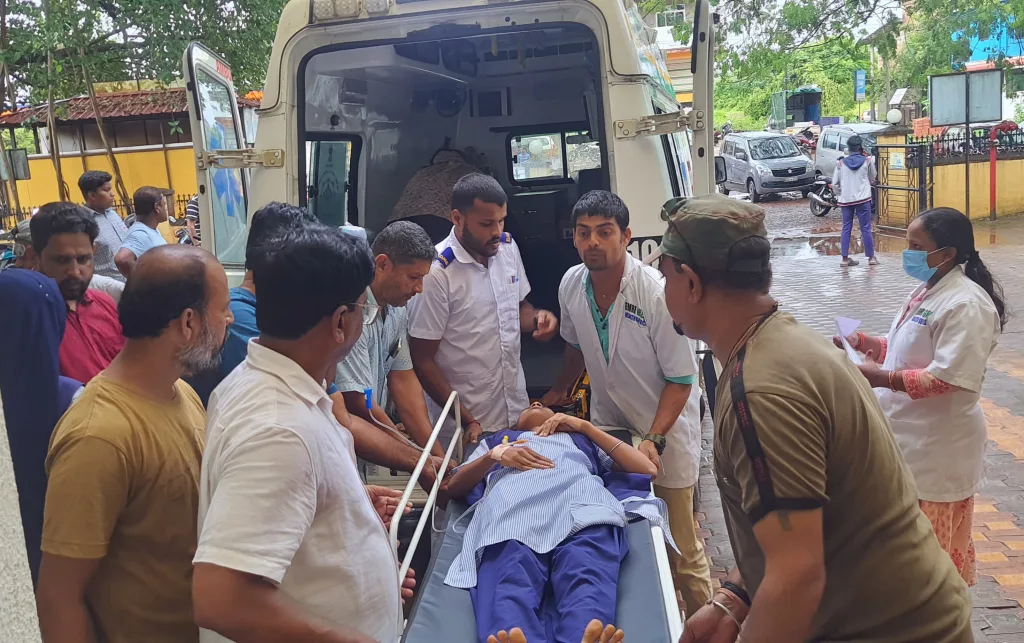 वर्गात ‘पेपर स्प्रे’ मारल्याने अकरा विद्यार्थिनी गुदमरल्या