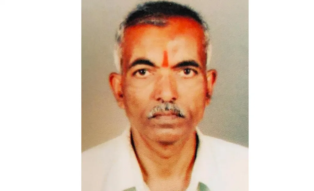 An elderly man of Kamat Galli was killed in a collision with an unknown motorcycle