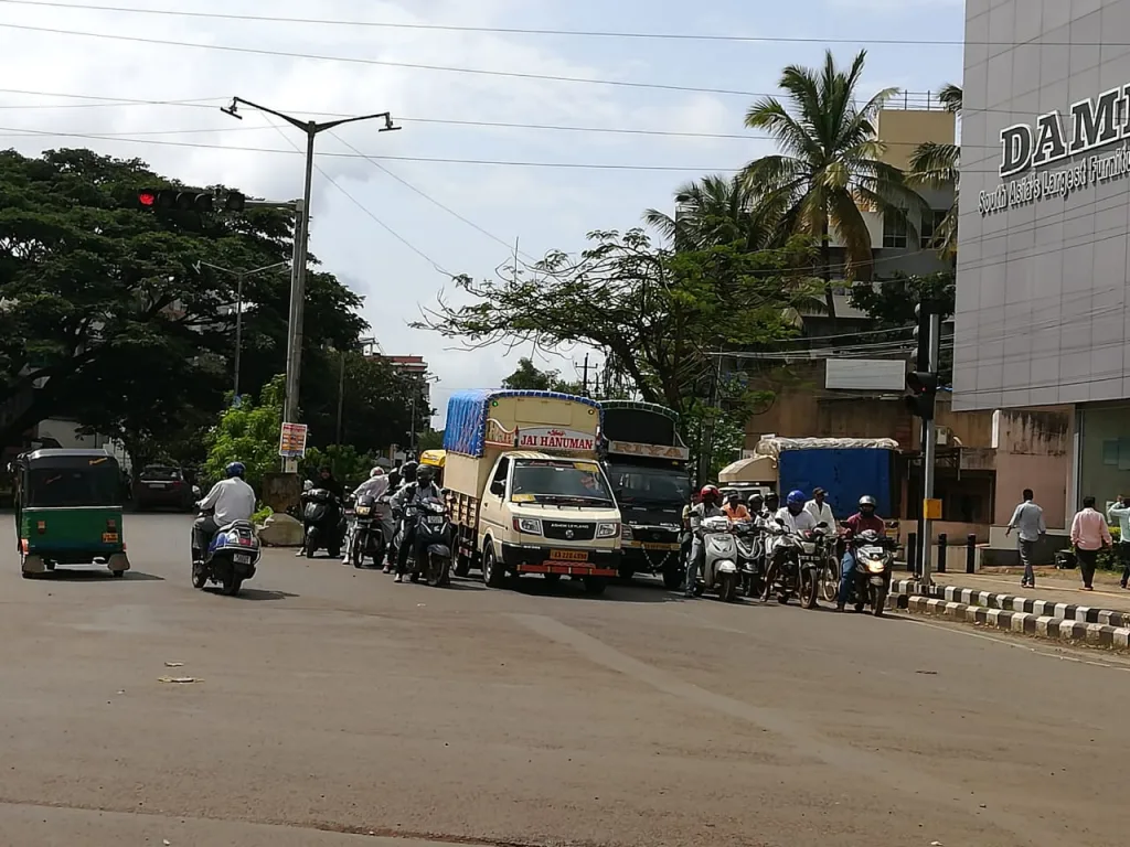 APMC-Sangameshwarnagar Circle signal started