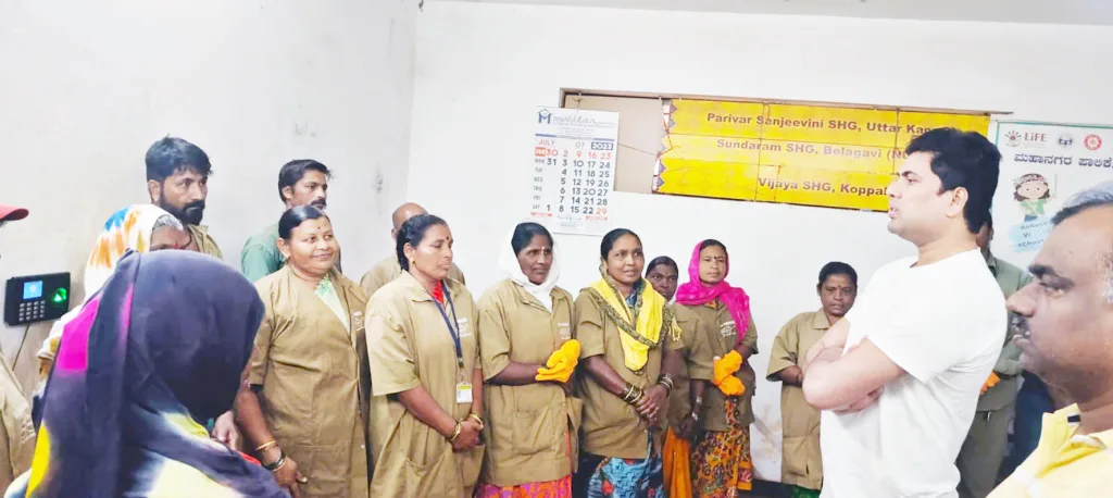 Inspection tour of municipal commissioner in the city even on a government holiday