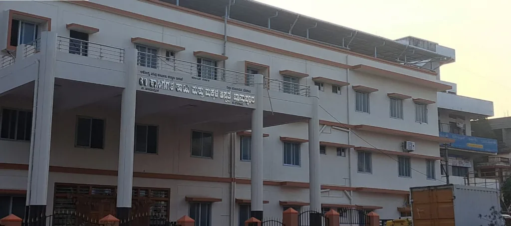 खानापुरातील नवीन रुग्णालय उद्घाटनाच्या प्रतीक्षेत A new hospital in Khanapur awaits inauguration
