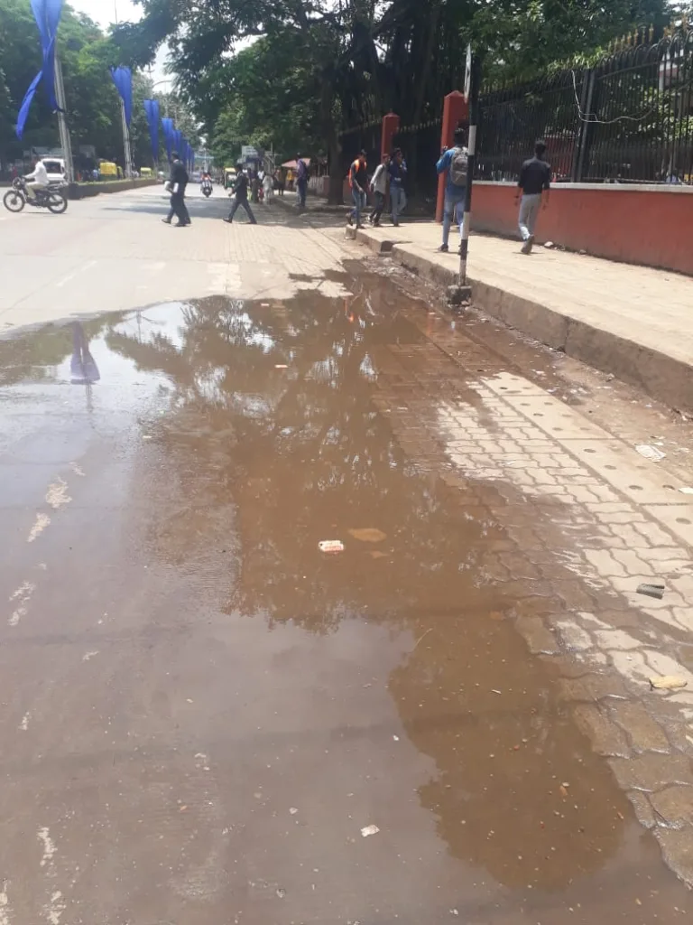 Sewage on the street in front of the court