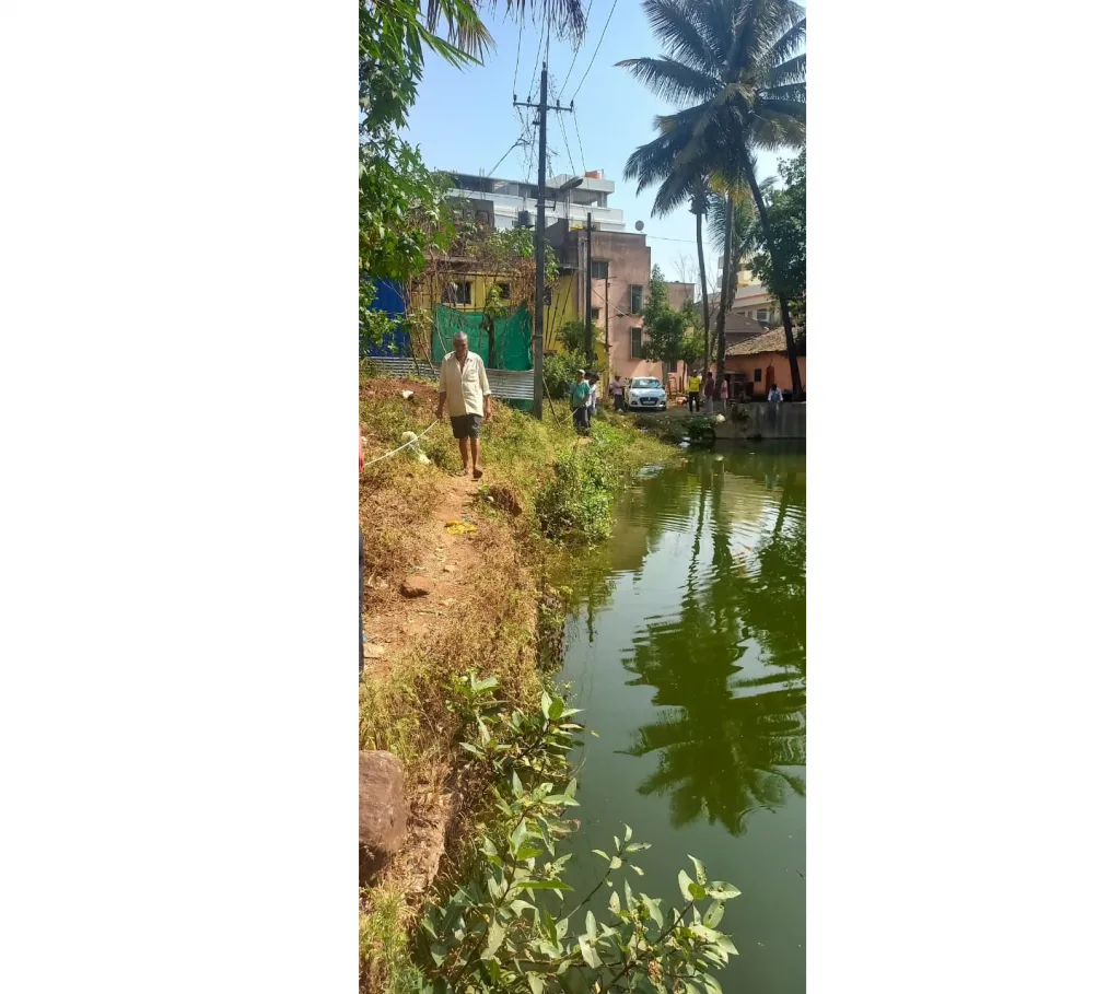 Construct a protective wall for the lake behind the Kapileshwar temple