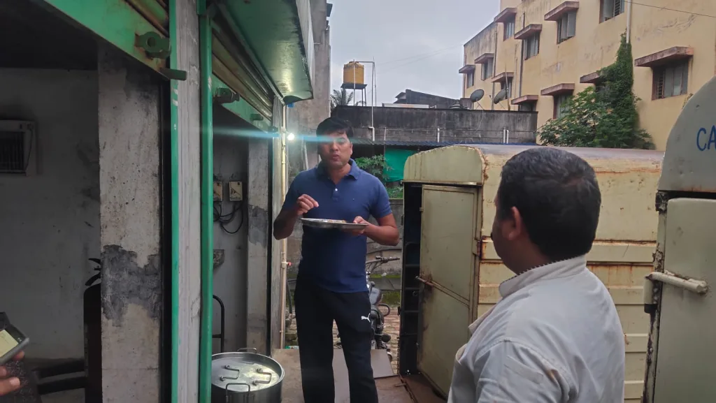 Municipal Commissioner's visit to Indira Canteen