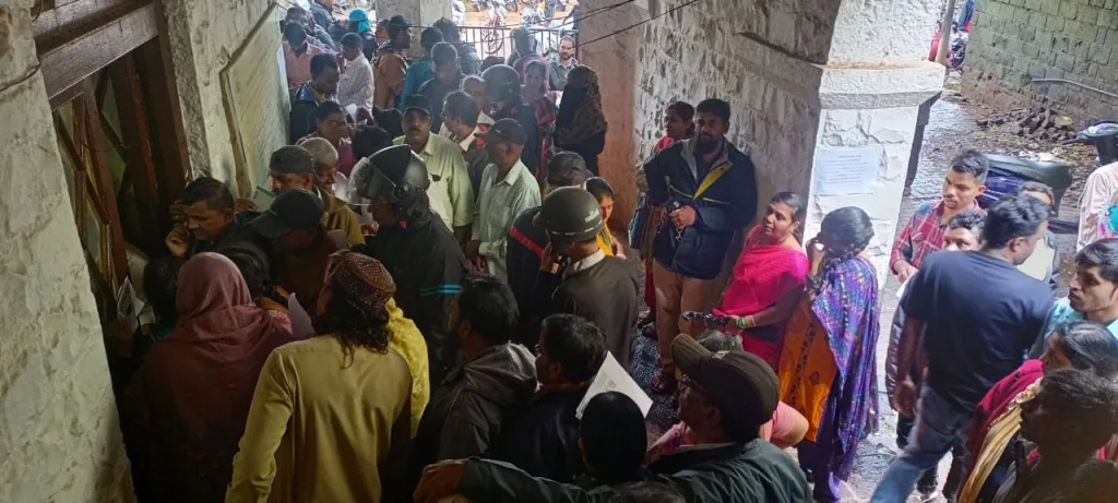 Women flock to APL e-KYC