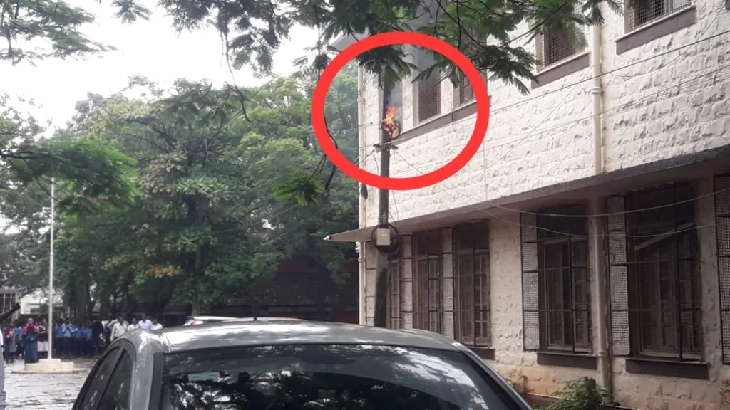 सरदार्स कॉलेज आवारात विद्युतवाहिन्यांनी घेतला पेट Electrical cables caught fire in Sardars College premises