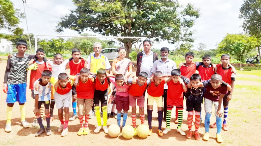 फुटबॉल स्पर्धेत जैन महावीर शाळेला दुहेरी मुकूट Double Crown for Jain Mahaveer School in Football Tournament